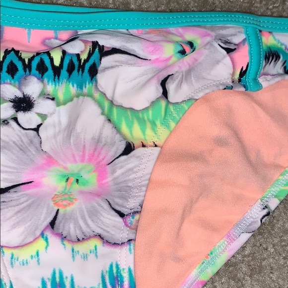 Floral Bikini - Picture 3 of 5